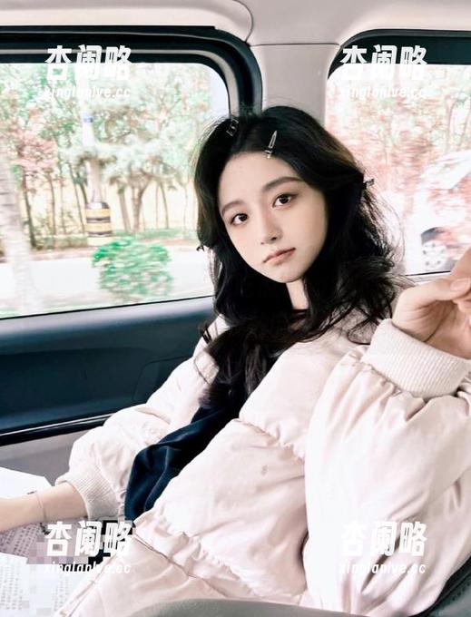 借助www.17吃瓜app，访问官网网址畅游精彩聚焦的话题与故事！