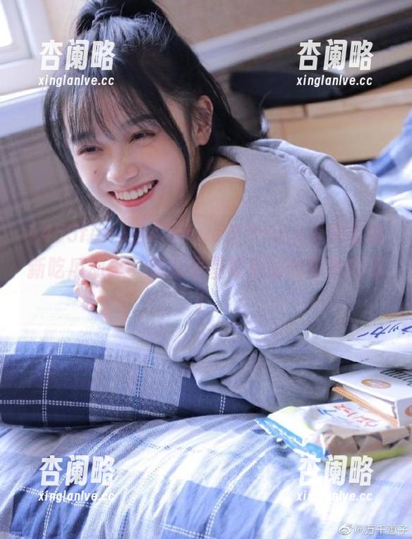 在455fun这个app里观看最新吃瓜动态，追踪明星背后的故事和内幕！