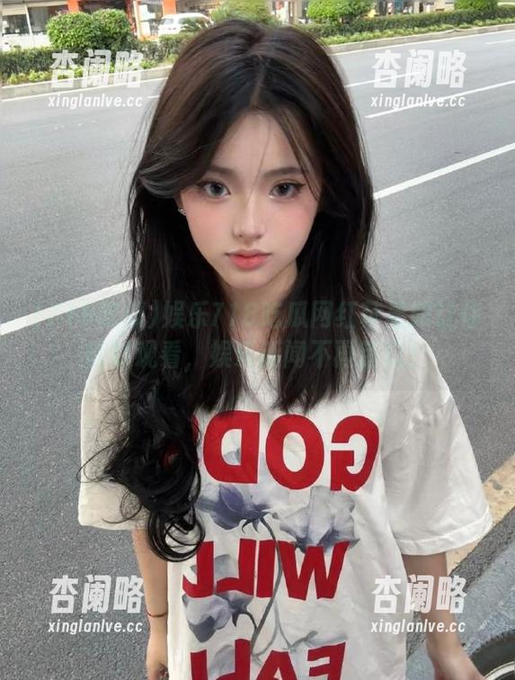 娱乐718吃瓜网红苹果版让你随时观看，娱乐新闻不再错过！