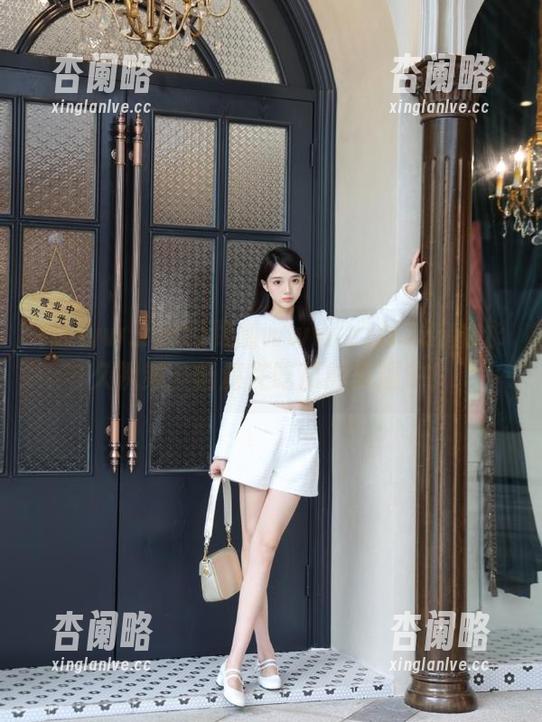 跟随www.zztt333的永久视频，畅游在吃瓜的乐趣中！