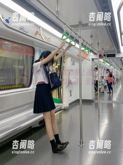 在人人吃瓜网上找到你的最爱，视频分享趣味吃瓜时刻，欢乐不间断！