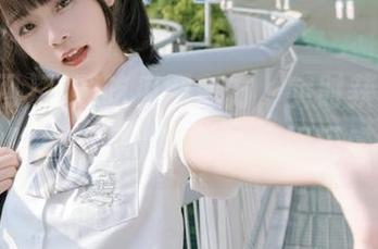 下载吃瓜网官方，实时获取最火热的吃瓜新闻，带你领略娱乐盛宴！