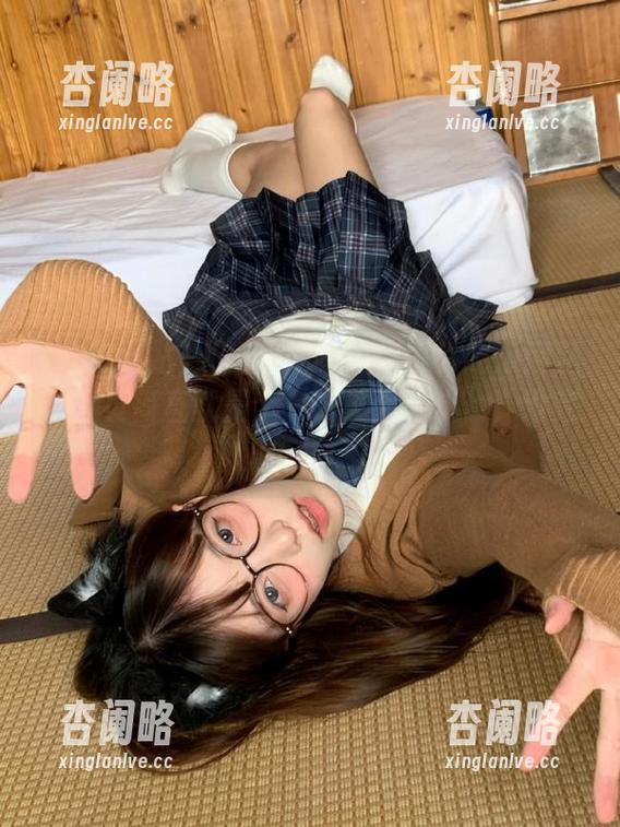 《国产网曝热门事件吃瓜网站》首页简直就是个“吃瓜大联欢”，没完没了！