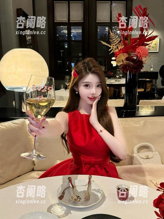 走进吾爱吃瓜网爆料网站，在线下载让你随时随地吃瓜不落空！