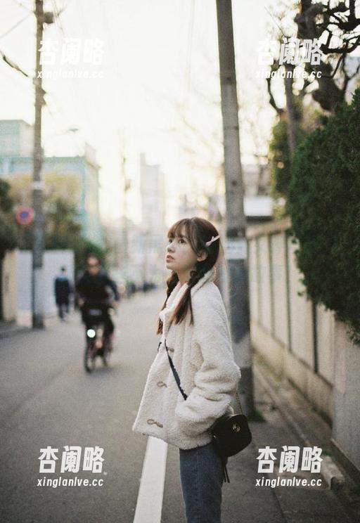 最新黑料网络揭秘女神写真，畅谈那些不为人知的背后故事！