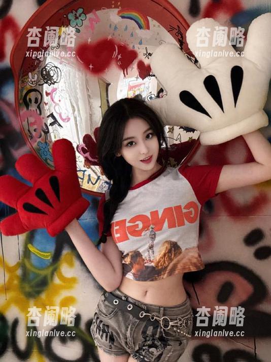 黑脸不打烊 直达黑脸不打烊,沉浸在吃瓜世界的热潮与喧嚣中